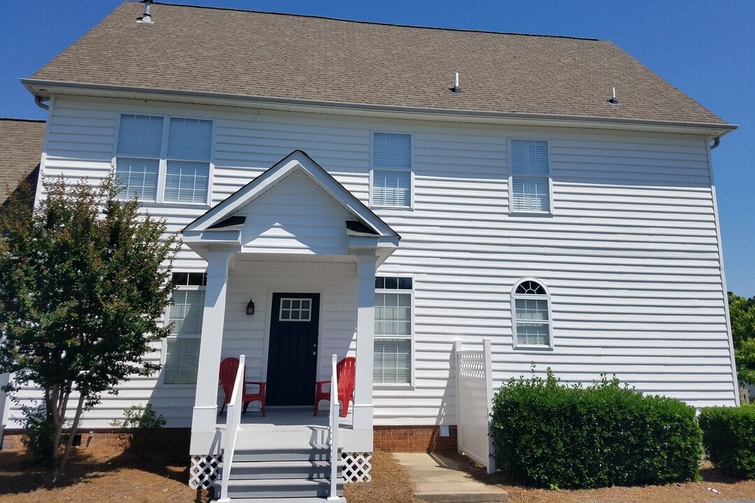 108 Enterprise Ct in Greenwood, SC - Foto de edificio