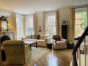 86 Revere St in Boston, MA - Foto de edificio - Building Photo