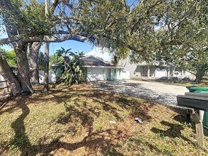 10597 101st Ave in Seminole, FL - Building Photo - Building Photo