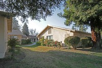 Wedgewood Commons in Sanger, CA - Foto de edificio - Building Photo