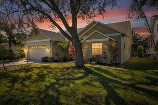 172 Lake Shore Dr W in Palm Harbor, FL - Building Photo