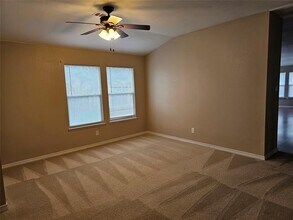 605 Snowy Orchid Dr in Desoto, TX - Building Photo - Building Photo