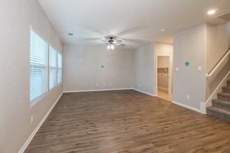 6913 Freeboard Wy in Fort Worth, TX - Foto de edificio - Building Photo