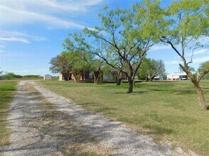 10971 Lake Crest Dr in Sanger, TX - Building Photo - Building Photo
