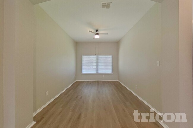 522 Golden Bell Dr in Glenn Heights, TX - Building Photo - Building Photo