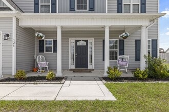 326 Aquamarine Cir in Jacksonville, NC - Building Photo - Building Photo