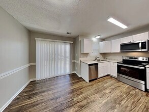 7716 Pence Pond Ln in Charlotte, NC - Foto de edificio - Building Photo