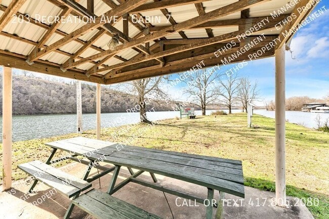 203 Recreation Ave in Rockaway Beach, MO - Building Photo - Building Photo