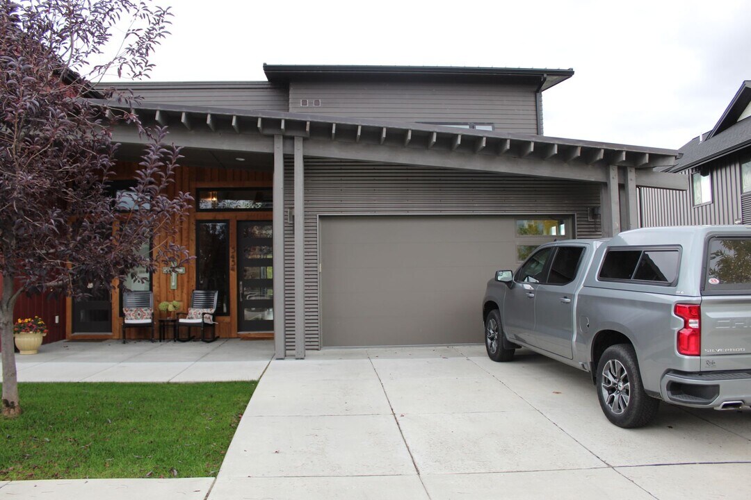 5454 Westmorland Dr in Bozeman, MT - Building Photo