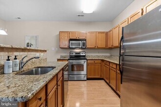 13204 Cornerstone Dr in Yardley, PA - Building Photo - Building Photo