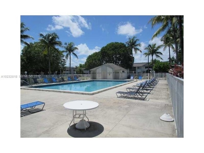 468 NE 206th Ln, Unit Carmel Lakes in Miami, FL - Foto de edificio - Building Photo