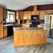 107 Applewood Dr in Central Point, OR - Building Photo - Building Photo