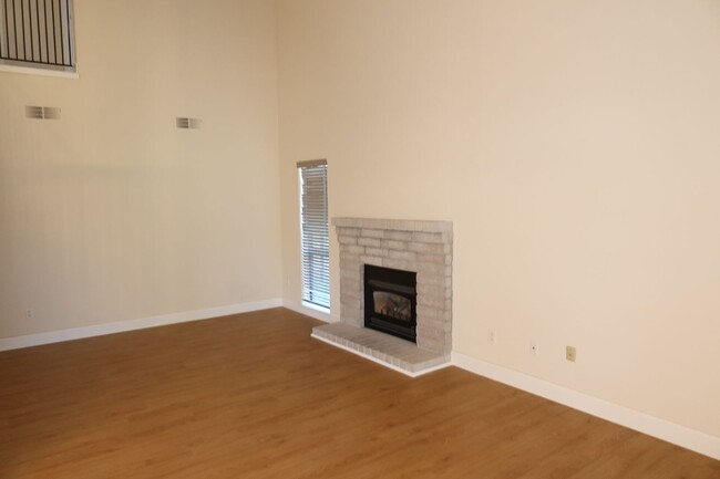 1 Manteca Ct in Sacramento, CA - Building Photo - Building Photo