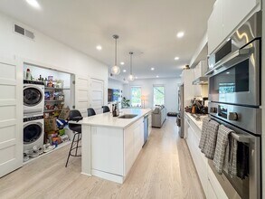 231 Maverick St, Unit 3 in Boston, MA - Foto de edificio - Building Photo