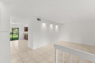 181 Wimbledon Lakes Dr in Plantation, FL - Building Photo - Building Photo