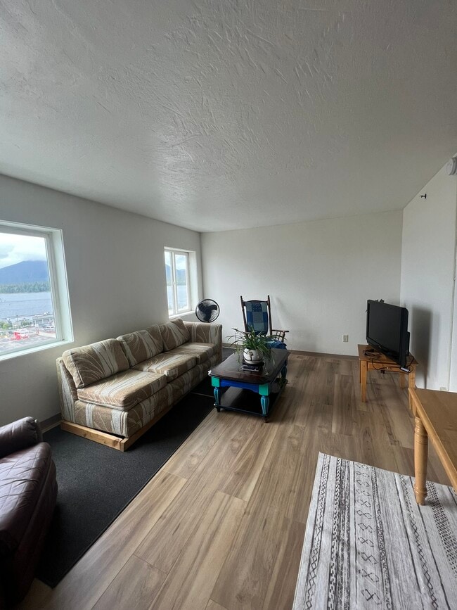 2415 Hemlock St in Ketchikan, AK - Building Photo - Building Photo