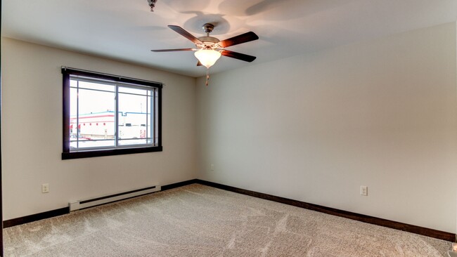 3145 N Hastings Way-Unit -3145 in Eau Claire, WI - Foto de edificio - Building Photo