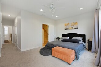 2854 N River Walk Dr in Chicago, IL - Building Photo - Building Photo