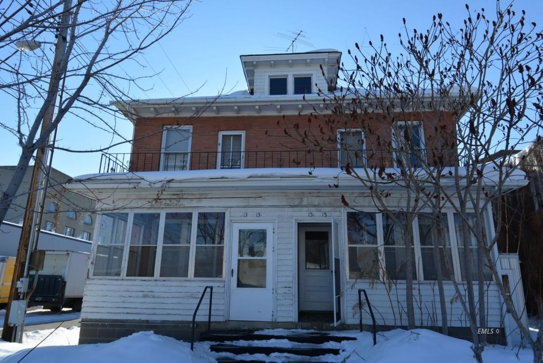 13 N 10th St in Miles City, MT - Building Photo