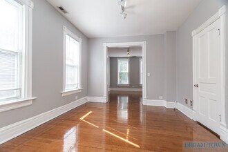 1148 W Addison St, Unit 2 in Chicago, IL - Building Photo - Building Photo