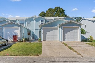 2711 Bay Club Dr in Navarre, FL - Building Photo