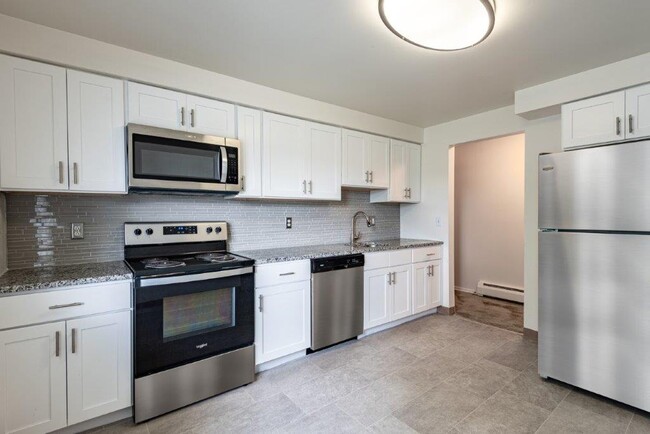 Glenbrook Manor Apartment Homes in Rochester, NY - Building Photo - Building Photo