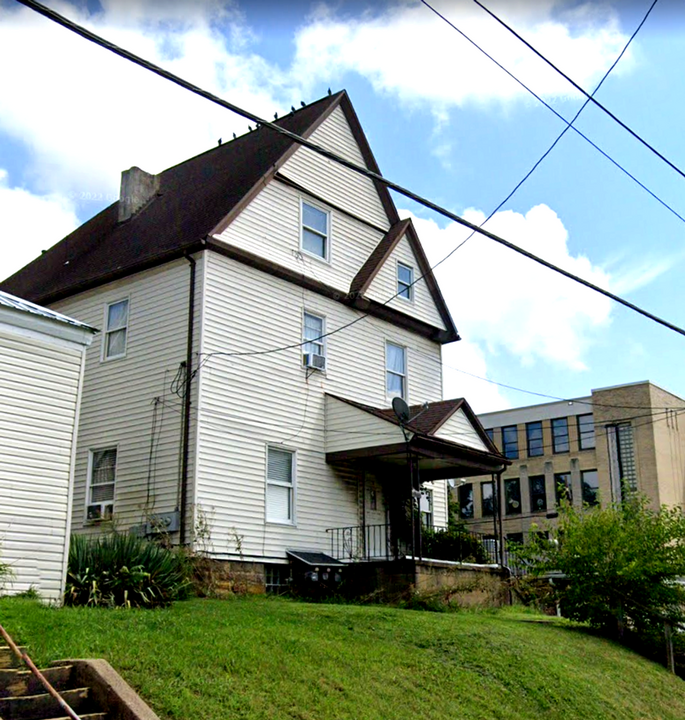 310 Jefferson Ave in Washington, PA - Building Photo