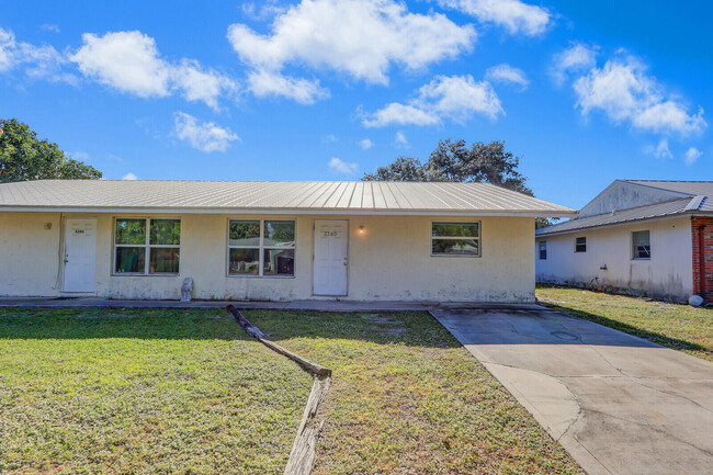 3380 SE Fairmont St in Stuart, FL - Building Photo - Building Photo