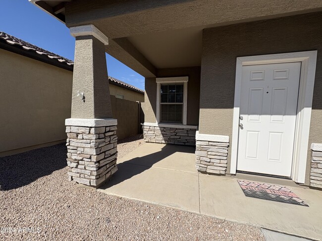 6056 Helios Dr in Florence, AZ - Foto de edificio - Building Photo