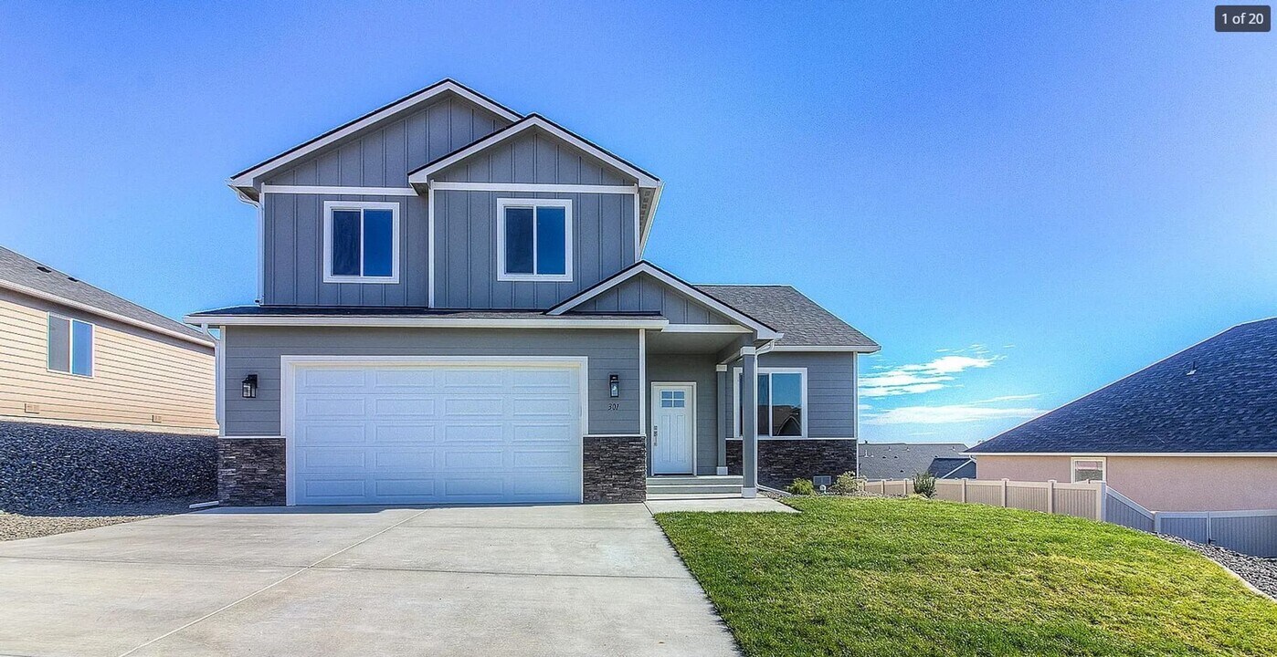 301 N 90th Ave in Yakima, WA - Building Photo