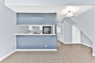 533 E 11th St, Unit 14 in Long Beach, CA - Building Photo - Building Photo