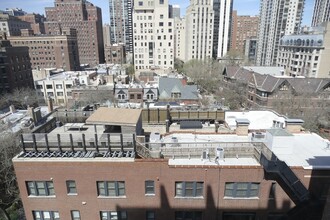 30 E Division St in Chicago, IL - Foto de edificio - Building Photo