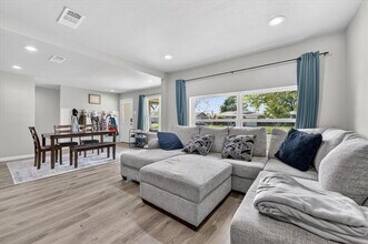 324 N Shore Pl in Lewisville, TX - Building Photo - Building Photo