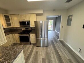 2446 Grant St in Hollywood, FL - Building Photo - Building Photo