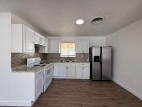 2503 Jupe Dr in San Antonio, TX - Foto de edificio - Building Photo