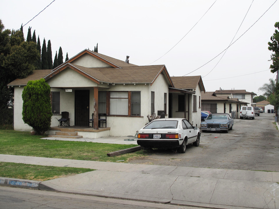 15614 Butler Ave in Compton, CA - Foto de edificio