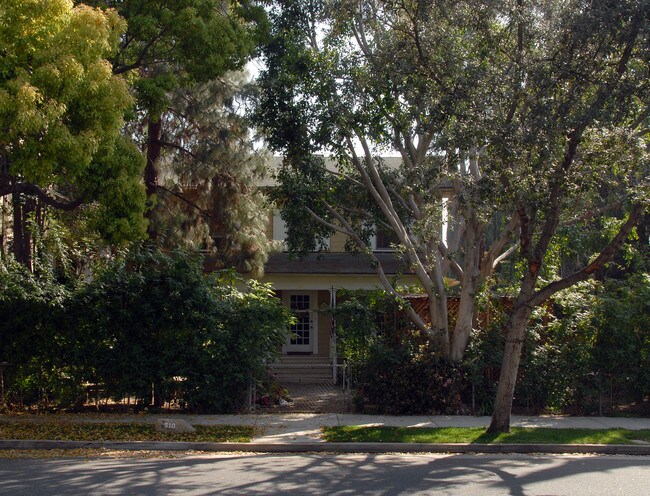 510-512 S Oak Knoll Ave in Pasadena, CA - Building Photo - Building Photo