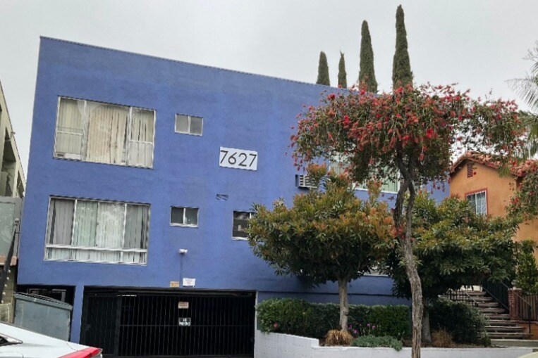 7627 Norton Ave in Los Angeles, CA - Foto de edificio