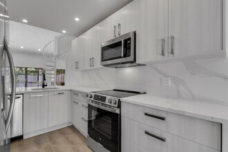 6680 Thornhill Ct in Boca Raton, FL - Building Photo - Building Photo