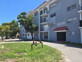 13725 NE 6th Ave in North Miami, FL - Building Photo