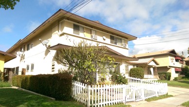 749 S Chapel Ave in Alhambra, CA - Foto de edificio - Building Photo