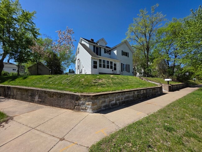property at 927 E Grand Ave