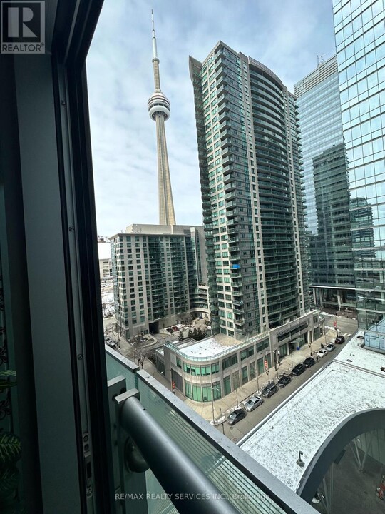 12-912 York St in Toronto, ON - Building Photo