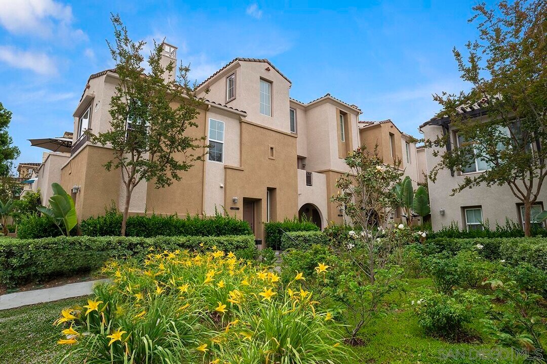 644 Hatfield Dr in San Marcos, CA - Building Photo