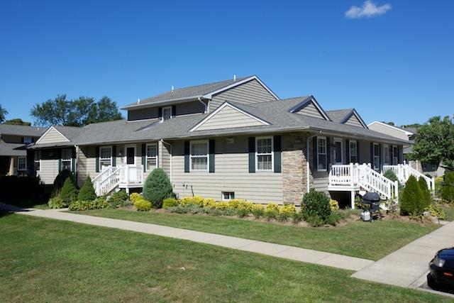property at 115 Connetquot Ave