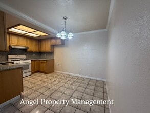 6557 37th Ave in Sacramento, CA - Building Photo - Building Photo