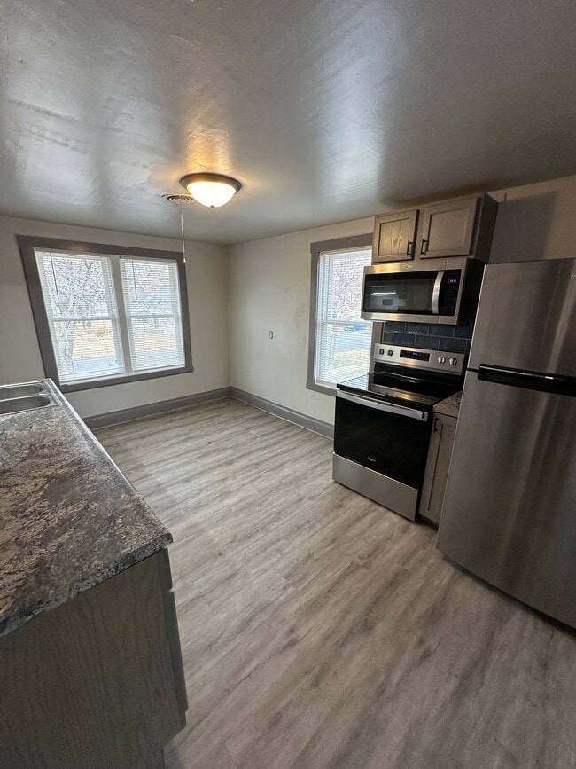 416 N 4th St, Unit 416.5 in River Falls, WI - Foto de edificio - Building Photo