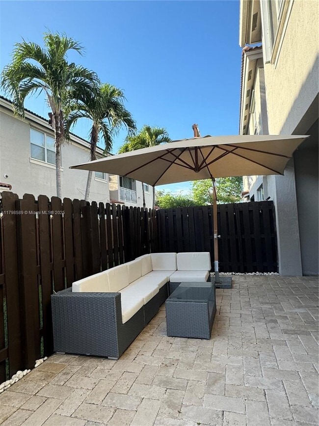 8162 NW 114th Pl in Doral, FL - Building Photo - Building Photo