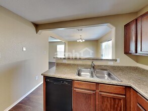 9247 Pacific Maple in San Antonio, TX - Foto de edificio - Building Photo