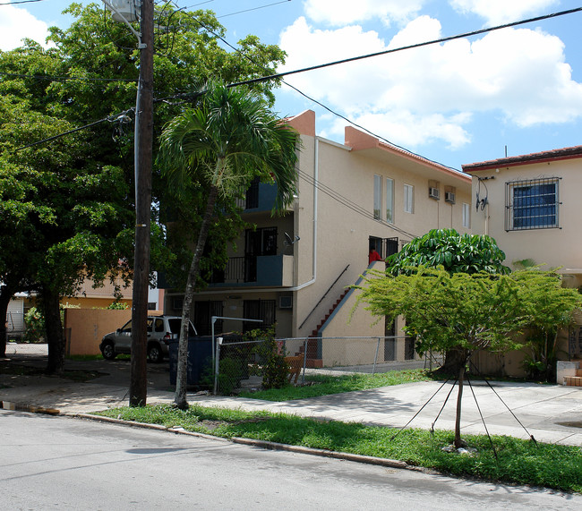 1028 NW 3rd St in Miami, FL - Building Photo - Building Photo